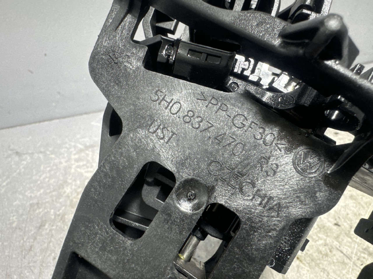 DIJELOVI RUCKA VRATA VW GOLF 8 > 19- 5H0837470