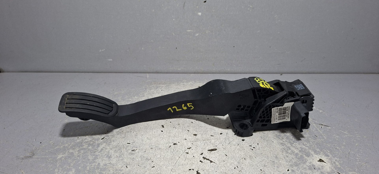 DIJELOVI PAPUCICA GASA OPEL ASTRA L > 22 -  1.2 9843676480