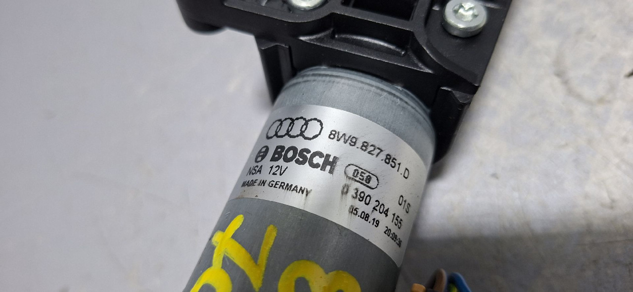 DIJELOVI MOTORIC GEPEKA AUDI A4 (B9) > 19- 8W9827851D