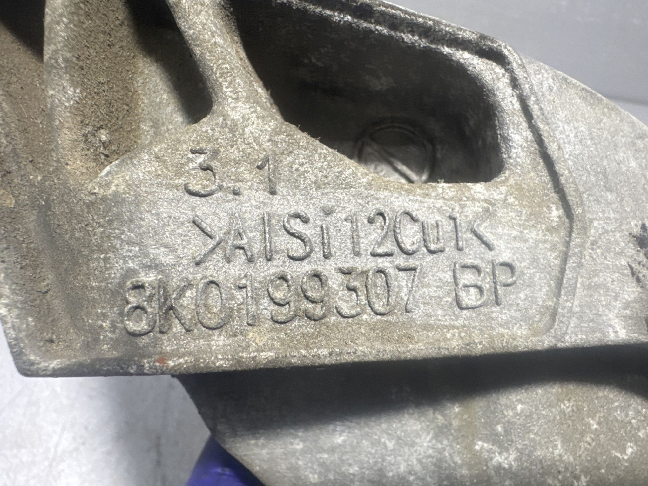 NOSAC MOTORA AUDI A4 (B8) > 12-15 8K0199307BP
