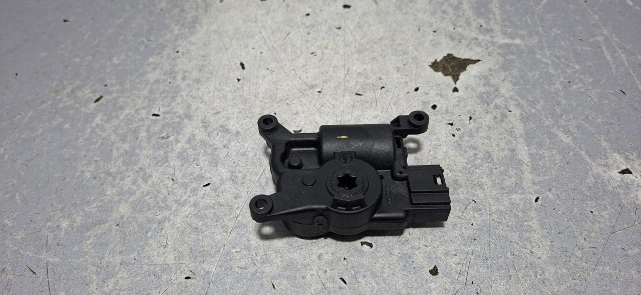 DIJELOVI MOTORIC KLAPNE SKODA OCTAVIA > 13-16 5Q0907511A