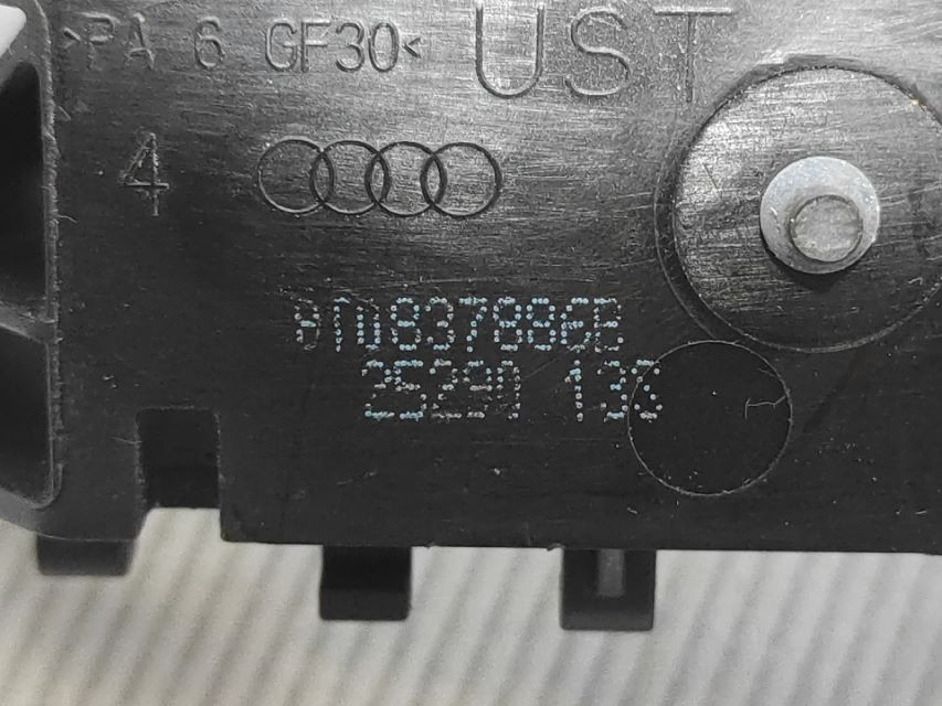 DIJELOVI RUCKA VRATA AUDI Q5 > 12-16 8T0837886B