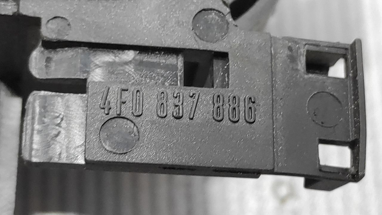 DIJELOVI RUCKA VRATA AUDI A6 > 08-11 4F0837886