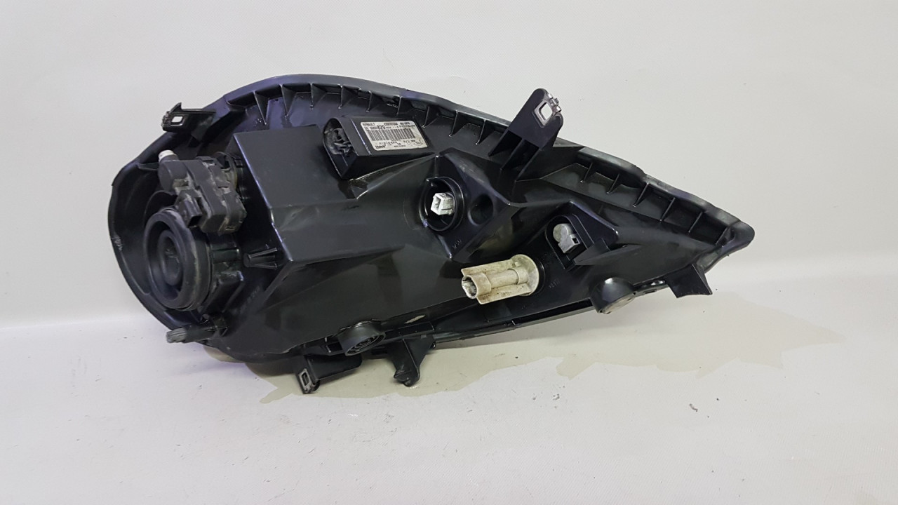 DIJELOVI FAR RENAULT TRAFIC > 07-14 8200701354