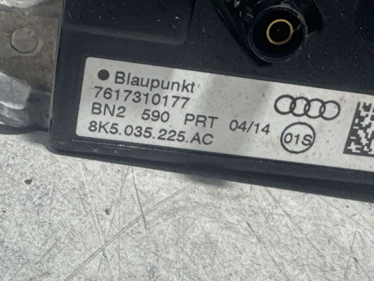 DIJELOVI ANTENA AUDI A4 (B8) > 12-15 8K5035225AC