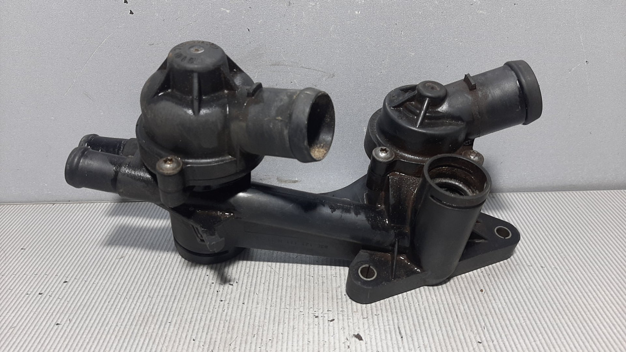 DIJELOVI KUCISTE TERMOSTATA VW GOLF 5 > 03-08 1.6 03C121026H