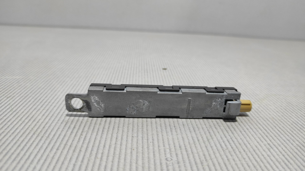 DIJELOVI ANTENA VW GOLF 6 > 08-12 5K0035552A