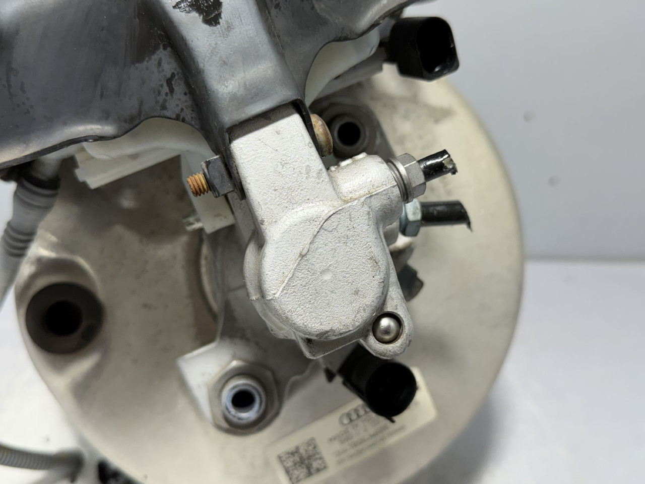 GLAVNI KOCIONI CILINDAR AUDI A4 (B9) > 15-18 8W0611301