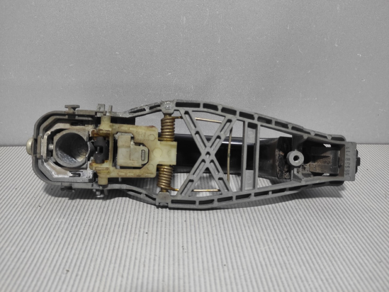 DIJELOVI RUCKA VRATA VW TOURAN > 10-15 1T0837886B