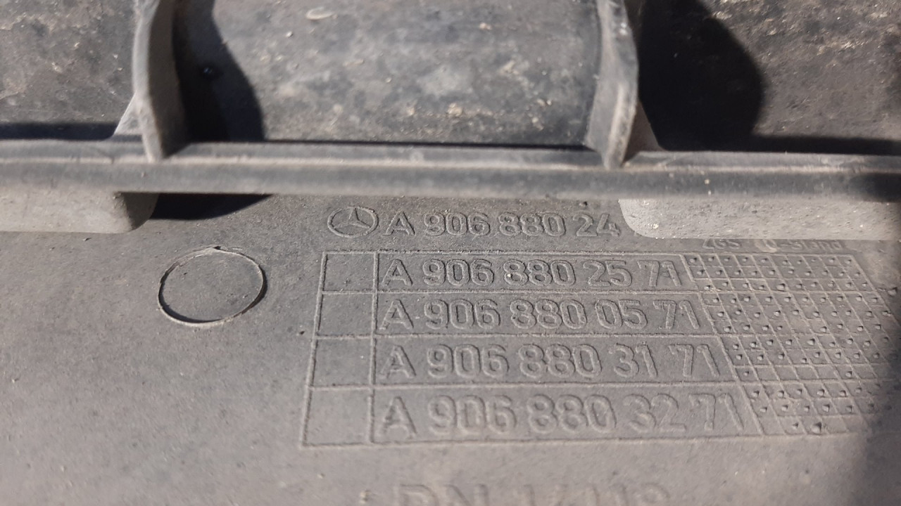 PLASTIKA BRANIKA MERCEDES SPRINTER > 06-13 A906880247