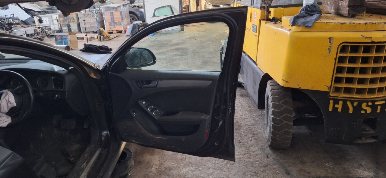 DIJELOVI VRATA AUDI A4 (B8) > 12-15 8K0831052J