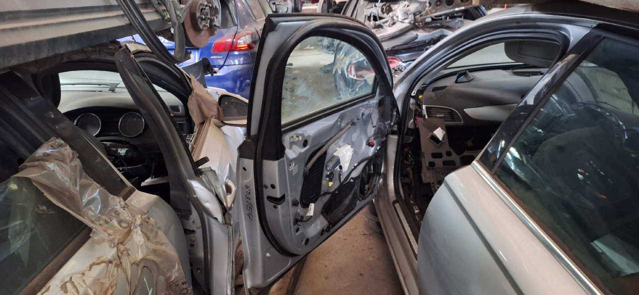 DIJELOVI VRATA AUDI A6 4G > 11-14 4G0831051