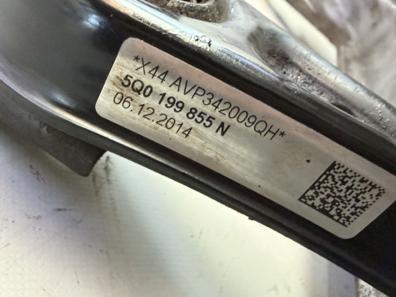 DIJELOVI NOSAC VW PASSAT B8 > 14-19 1.6 5Q0199855N