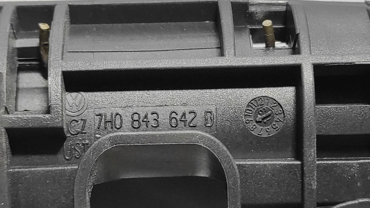DIJELOVI RUCKA VRATA VW CADDY > 10-15 7H0843642D