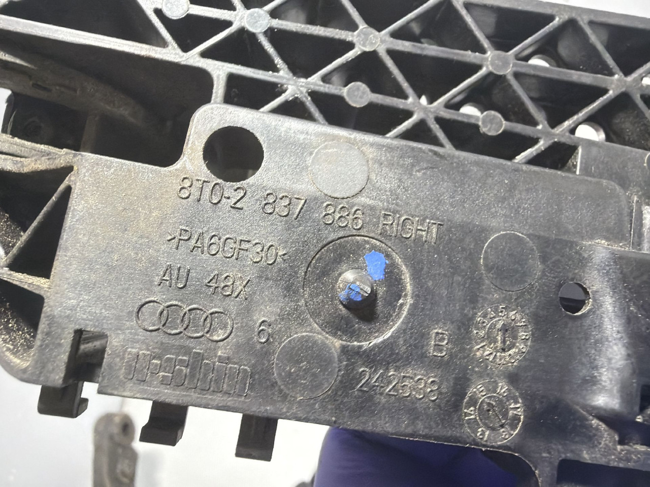 DIJELOVI RUCKA VRATA AUDI Q5 > 12-16 2.0 8T02837886