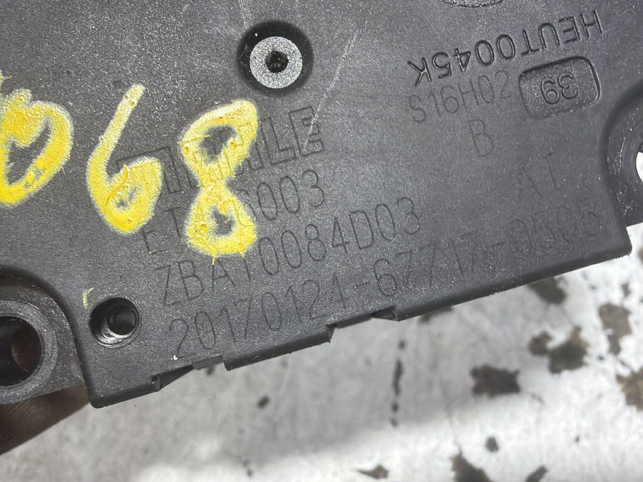 DIJELOVI MOTORIC KLAPNE AUDI A4 (B9) > 15-18 2.0 ZBAT0084D03