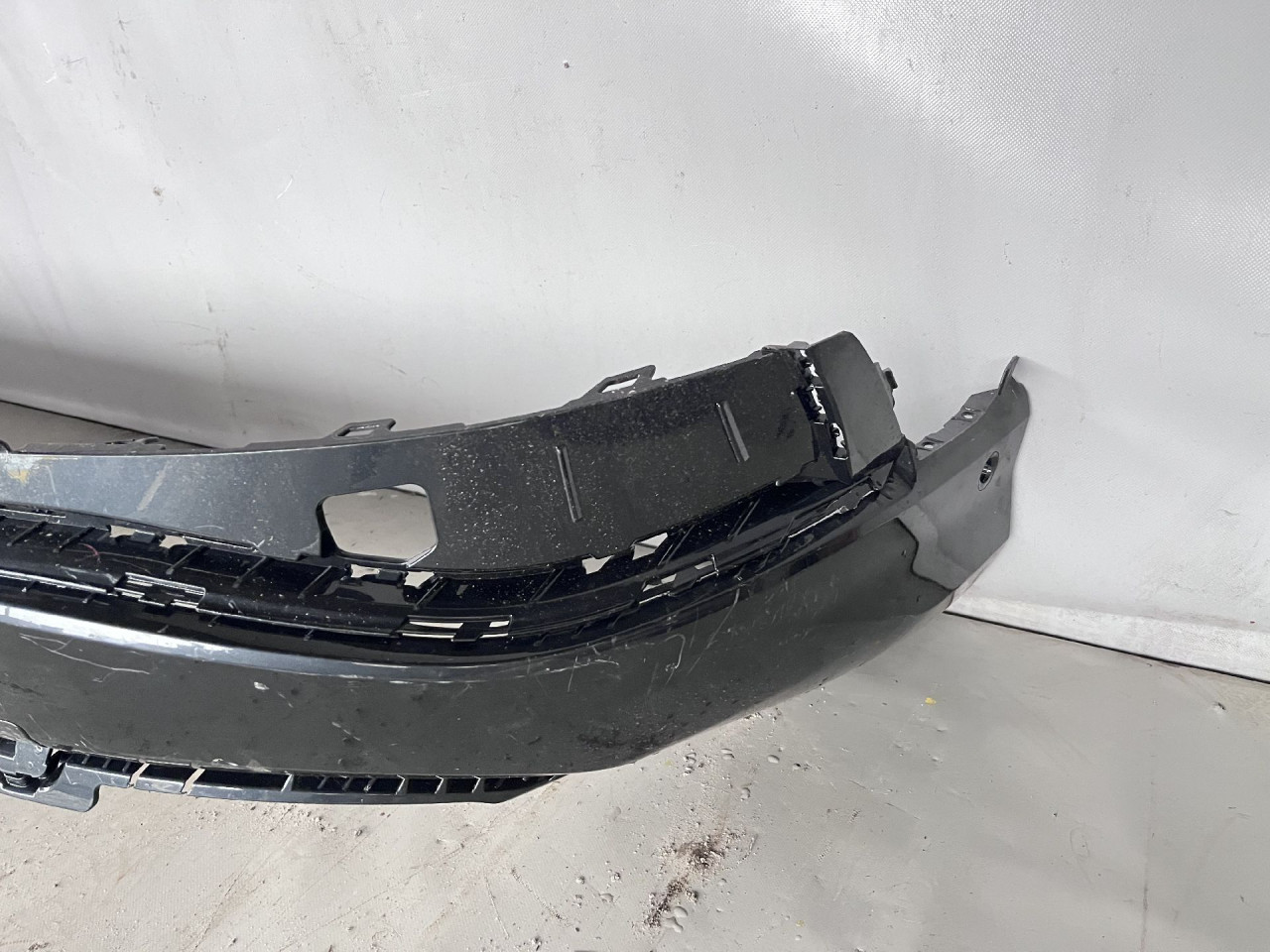 DIJELOVI BRANIK AUDI Q4 > 20- 89A807527C