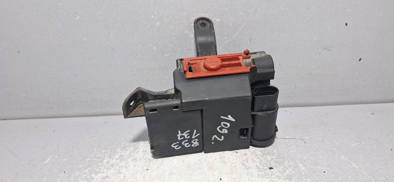 DIJELOVI KLEMA AUDI A4 (B9) > 15-18 8W0941823
