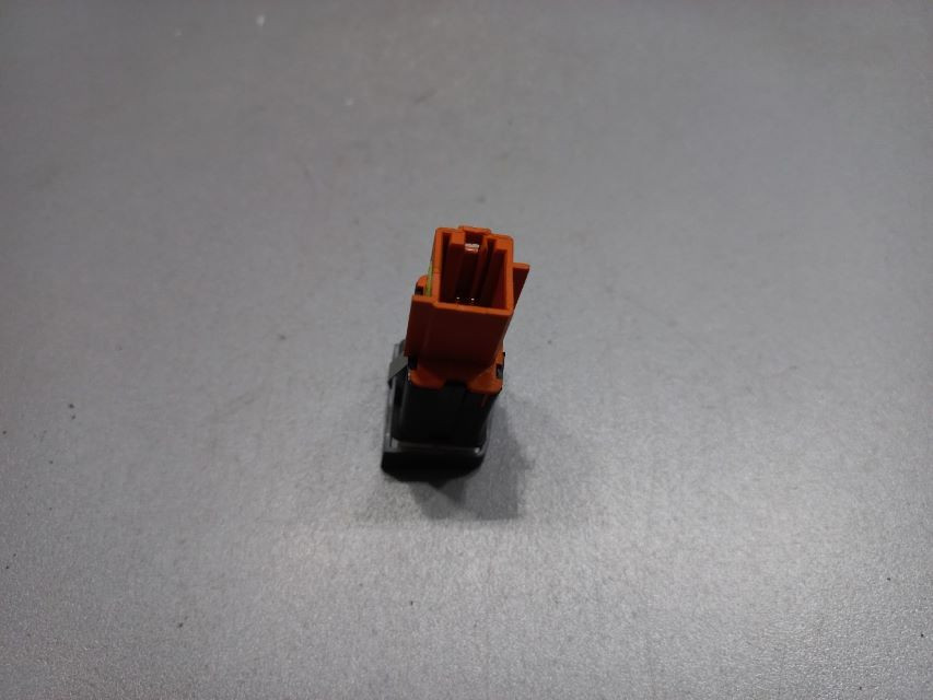 DIJELOVI PREKIDAC VW PASSAT B6 > 05-10 3C0927235