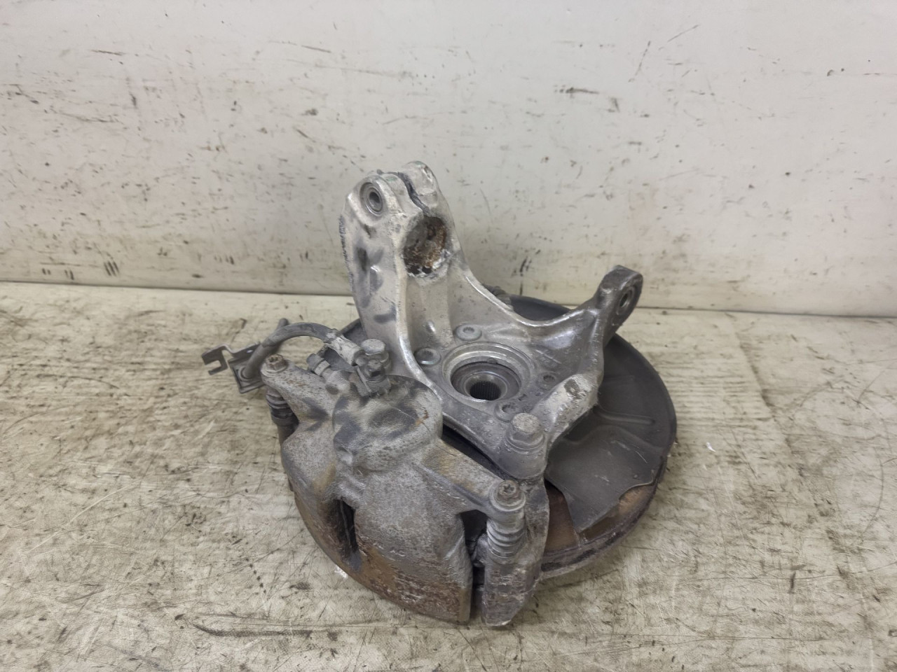 DIJELOVI GLAVCINA VW PASSAT B6 > 05-10 3C0407258F