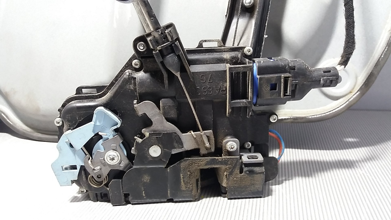 DIJELOVI BRAVA VRATA VW TOURAN > 10-15 3D2837015T