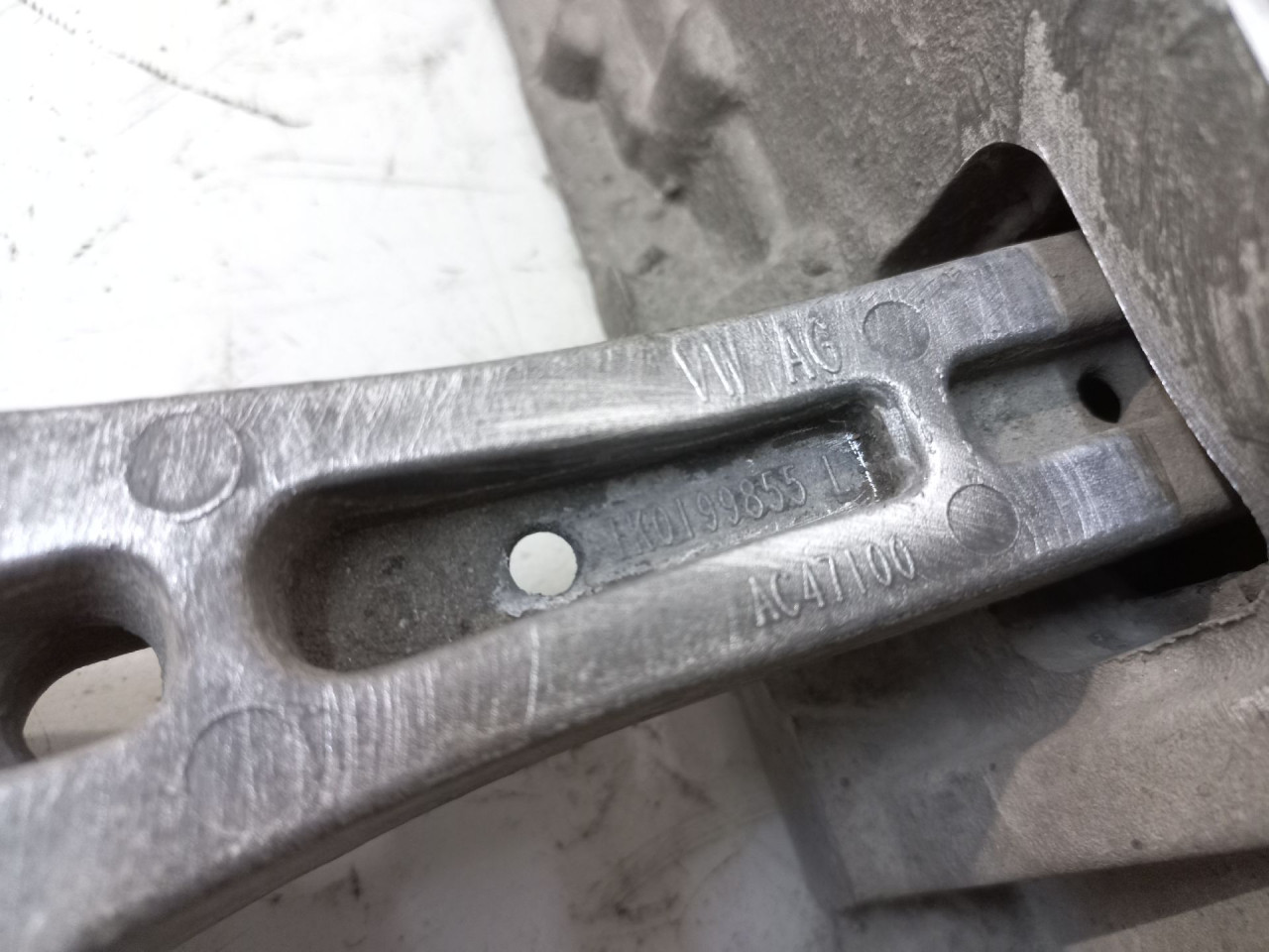 DIJELOVI NOSAC VW CADDY > 03-10 1K0199855L