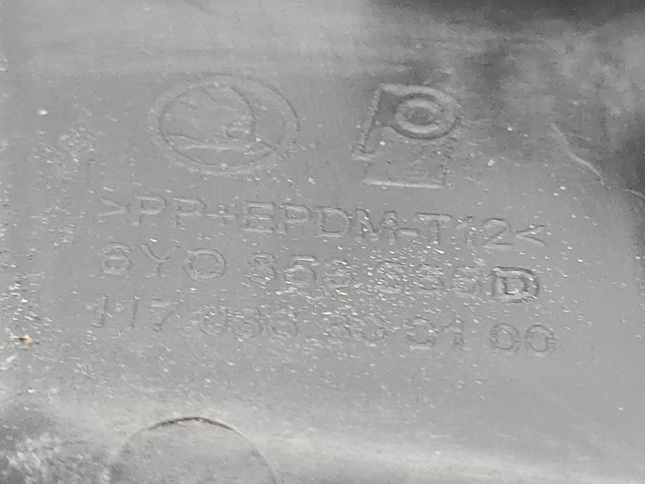 PLASTIKA BRANIKA SKODA FABIA > 00-04 6Y0853665D