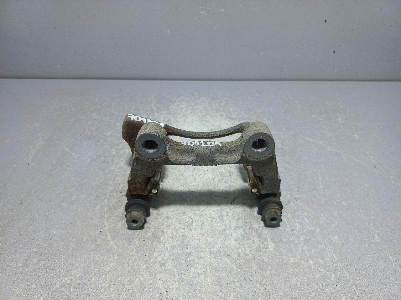 DIJELOVI NOSAC VW PASSAT B7 > 10-14 3AA615425B