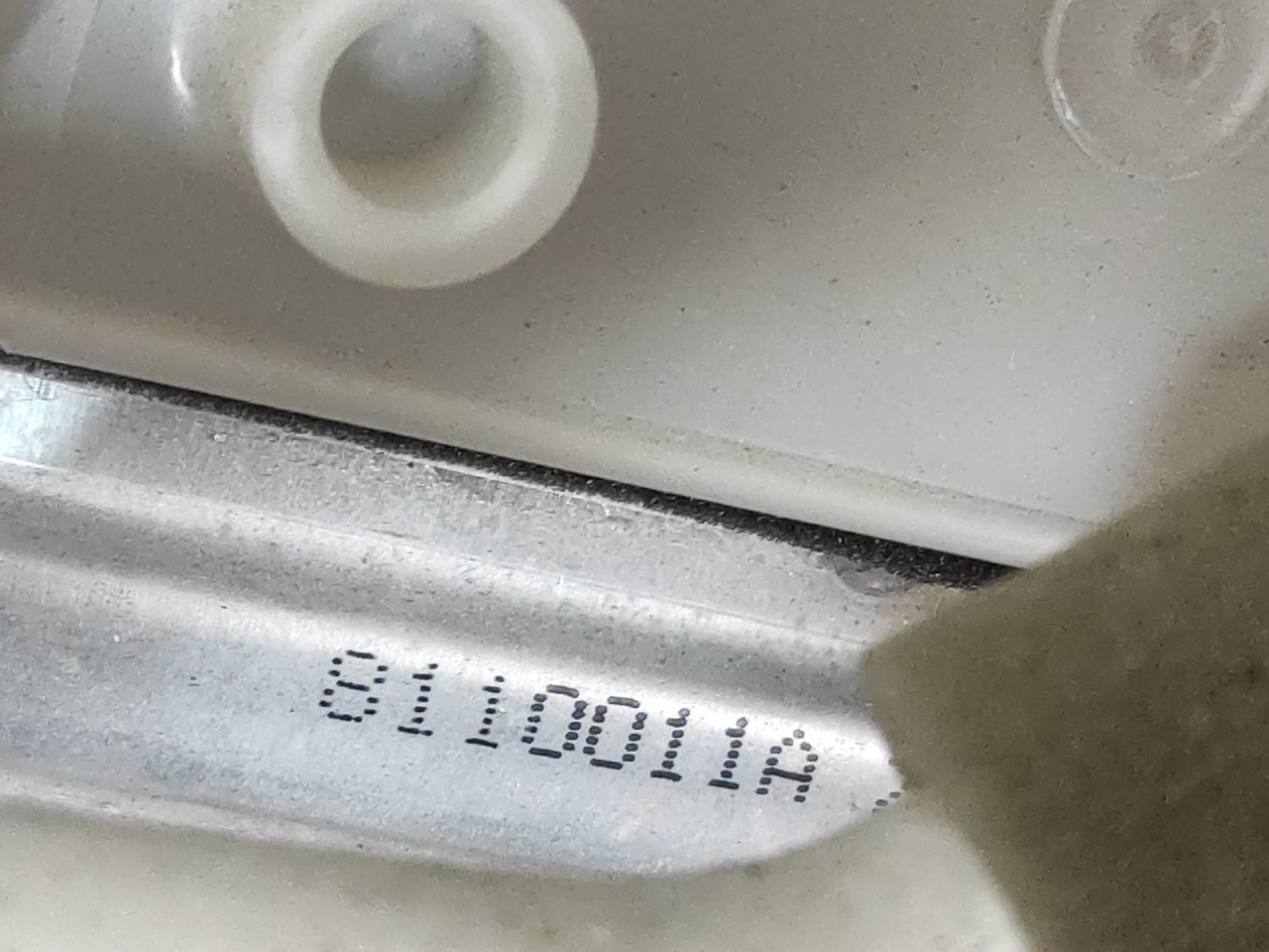 DIJELOVI MALI HLADNJAK MAZDA 6 > 10-12 8110011A