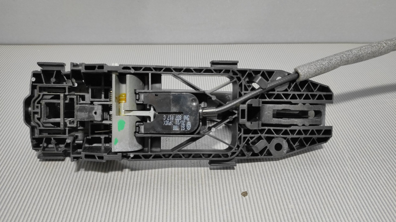 DIJELOVI RUCKA VRATA VW GOLF 6 > 08-12 5N0839885H