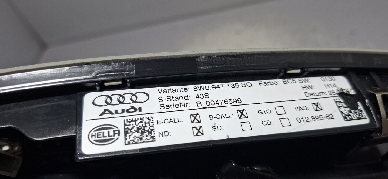DIJELOVI RASVJETA U KABINI AUDI A4 (B9) > 15-18 2.0 8W0947135BQ