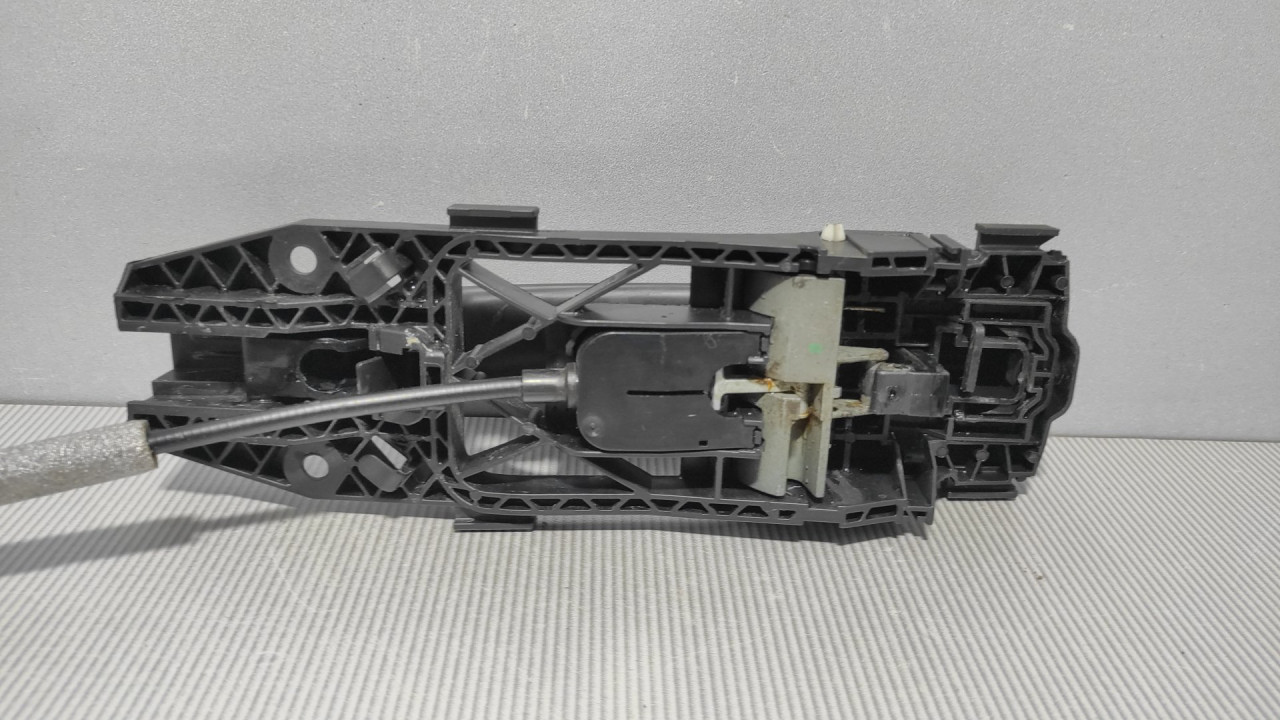 DIJELOVI RUCKA VRATA VW POLO > 09-14 5N0839885H