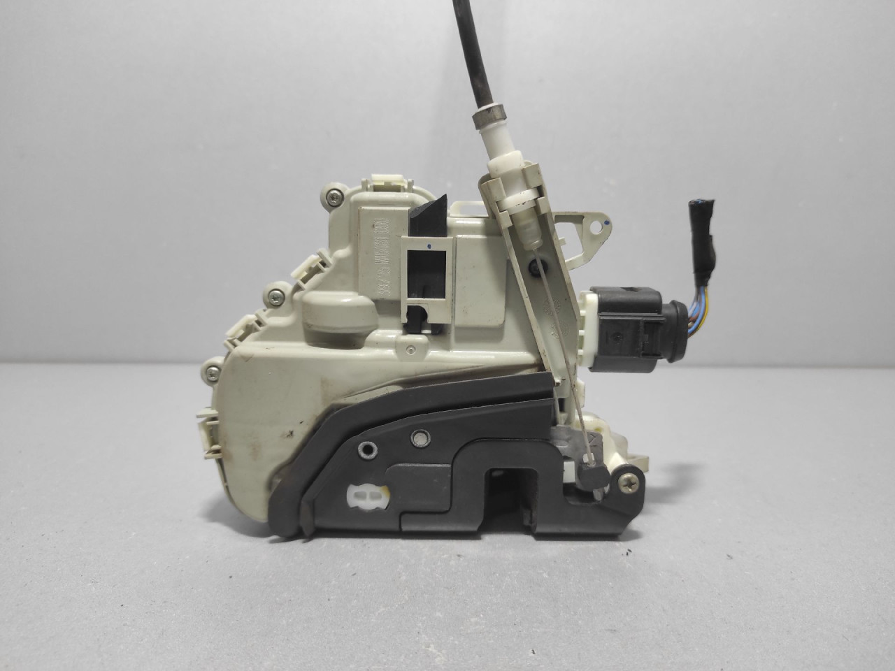 DIJELOVI BRAVA VRATA AUDI A6 4G > 11-14 8J1837015E