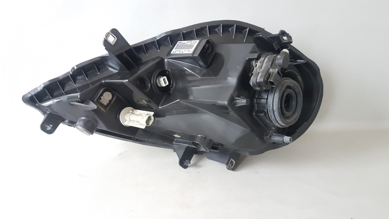 DIJELOVI FAR RENAULT TRAFIC > 07-14 8200701356