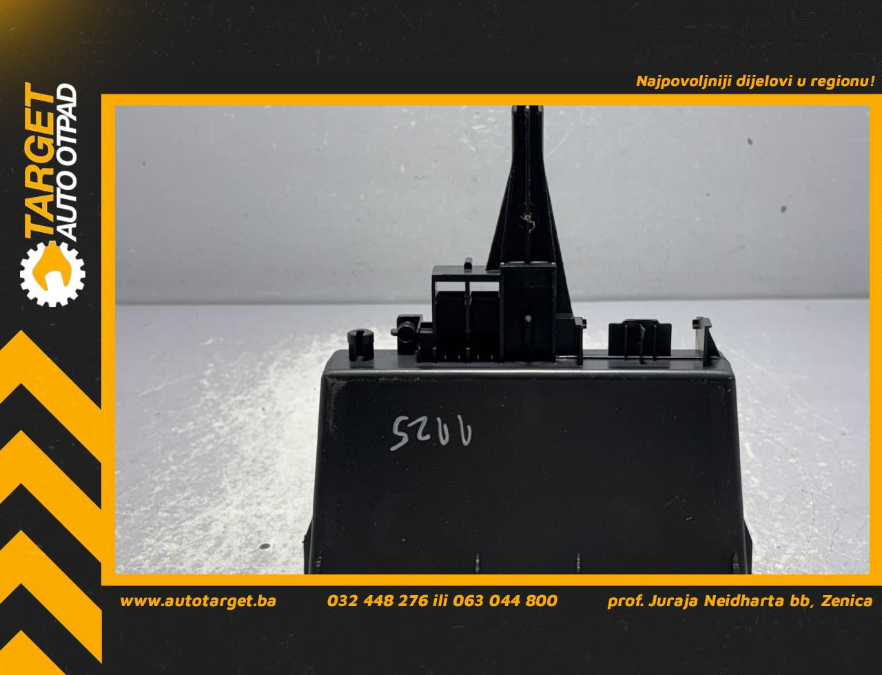 DIJELOVI PLASTIKA PEUGEOT 3008 > 13-16 1.6 9658919577