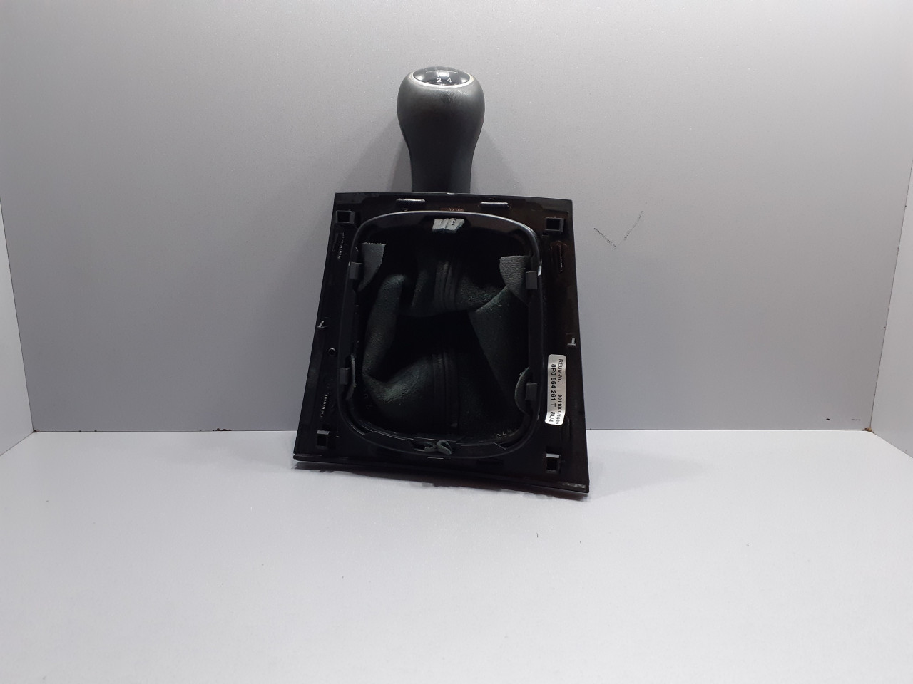 DIJELOVI RUCICA MJENJACA AUDI A3 > 08-12 8P0864261T
