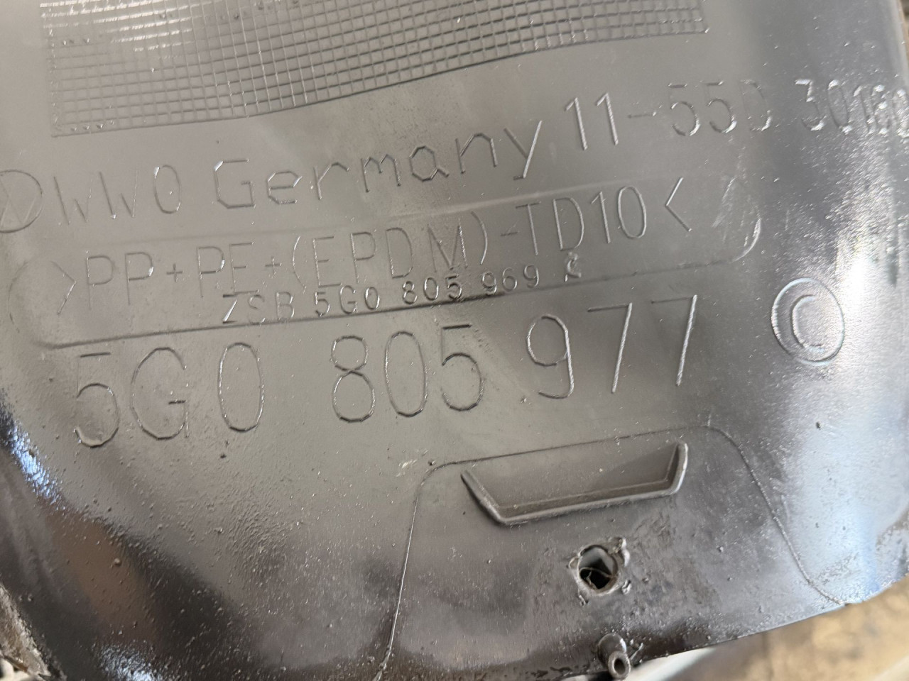 DIJELOVI UNUTRASNJI BLATOBRAN VW GOLF 7 > 12-16 2.0 5G0805977C