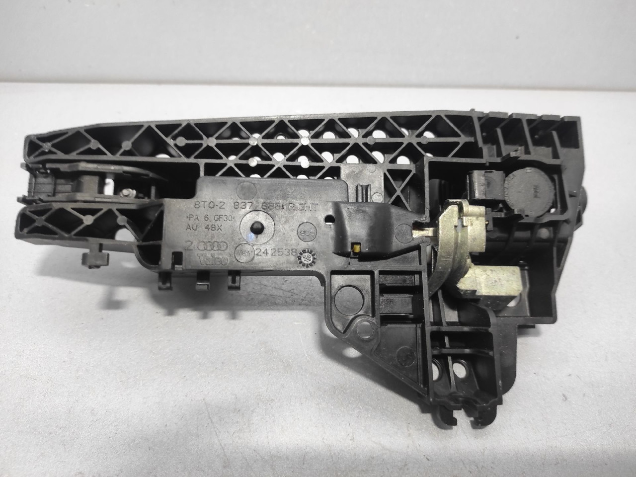 DIJELOVI RUCKA VRATA AUDI Q5 > 08-11 8T0837886A