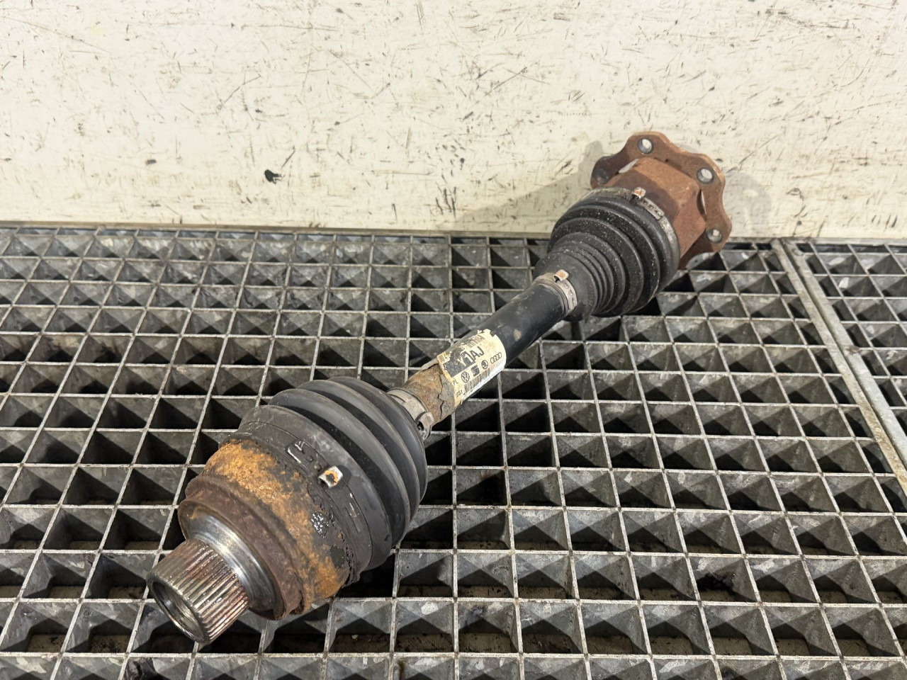 DIJELOVI POLUOSOVINA AUDI A4 (B8) > 12-15 2.0