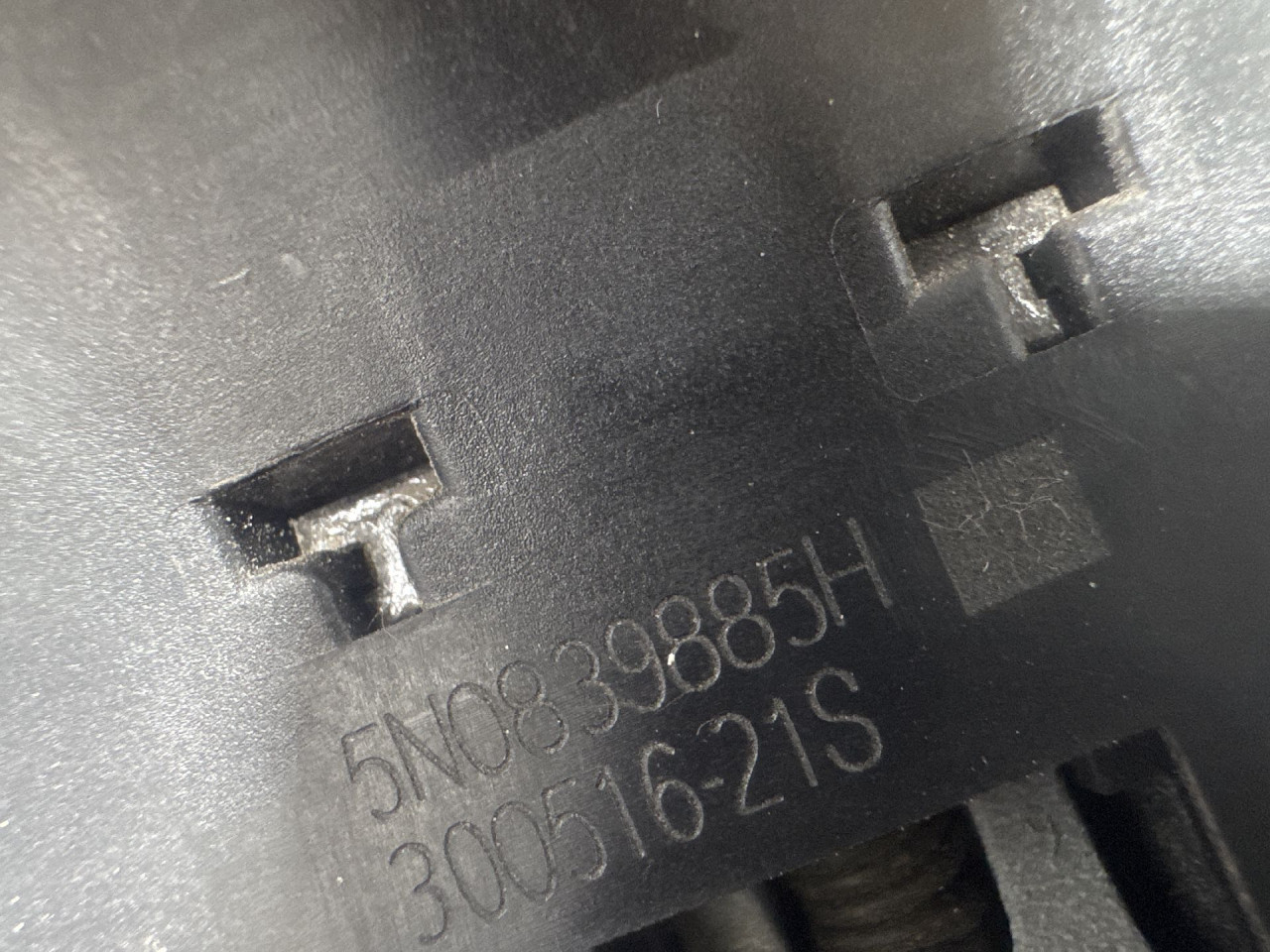 DIJELOVI RUCKA VRATA VW GOLF 7 > 12-16 5N0839885H