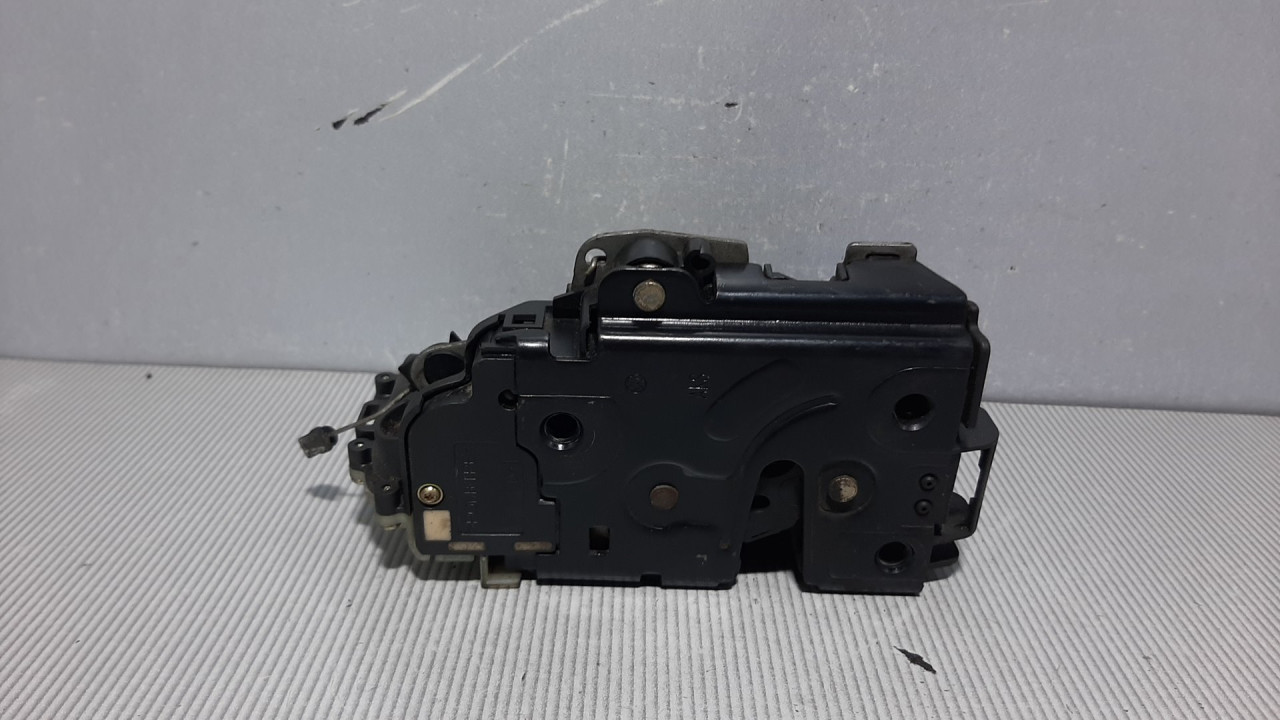 DIJELOVI BRAVA VRATA VW T5 > 03-09 3B1837016BQ