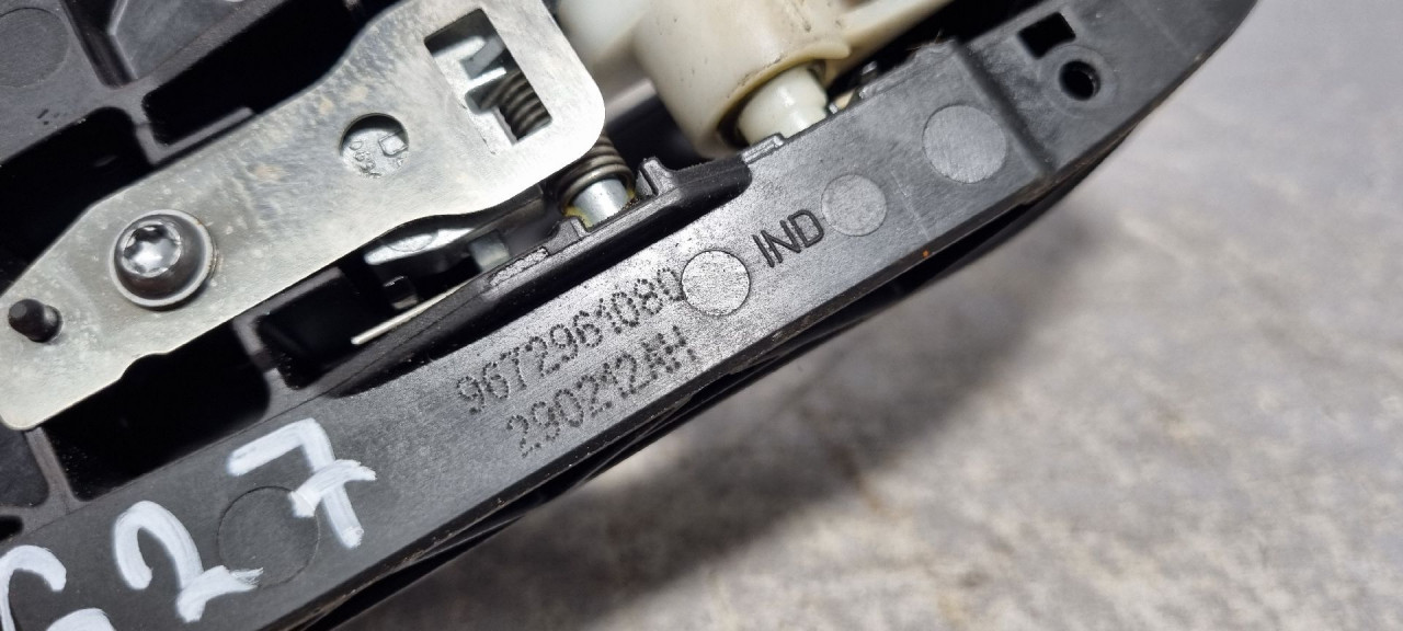 RUCKA VRATA PEUGEOT 2008 > 13-16 9672961080