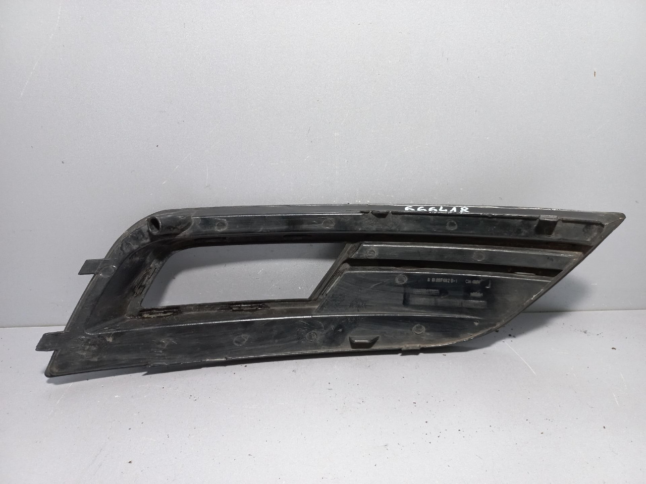 PLASTIKA BRANIKA AUDI A8 (4H) > 10-13 8D807682B