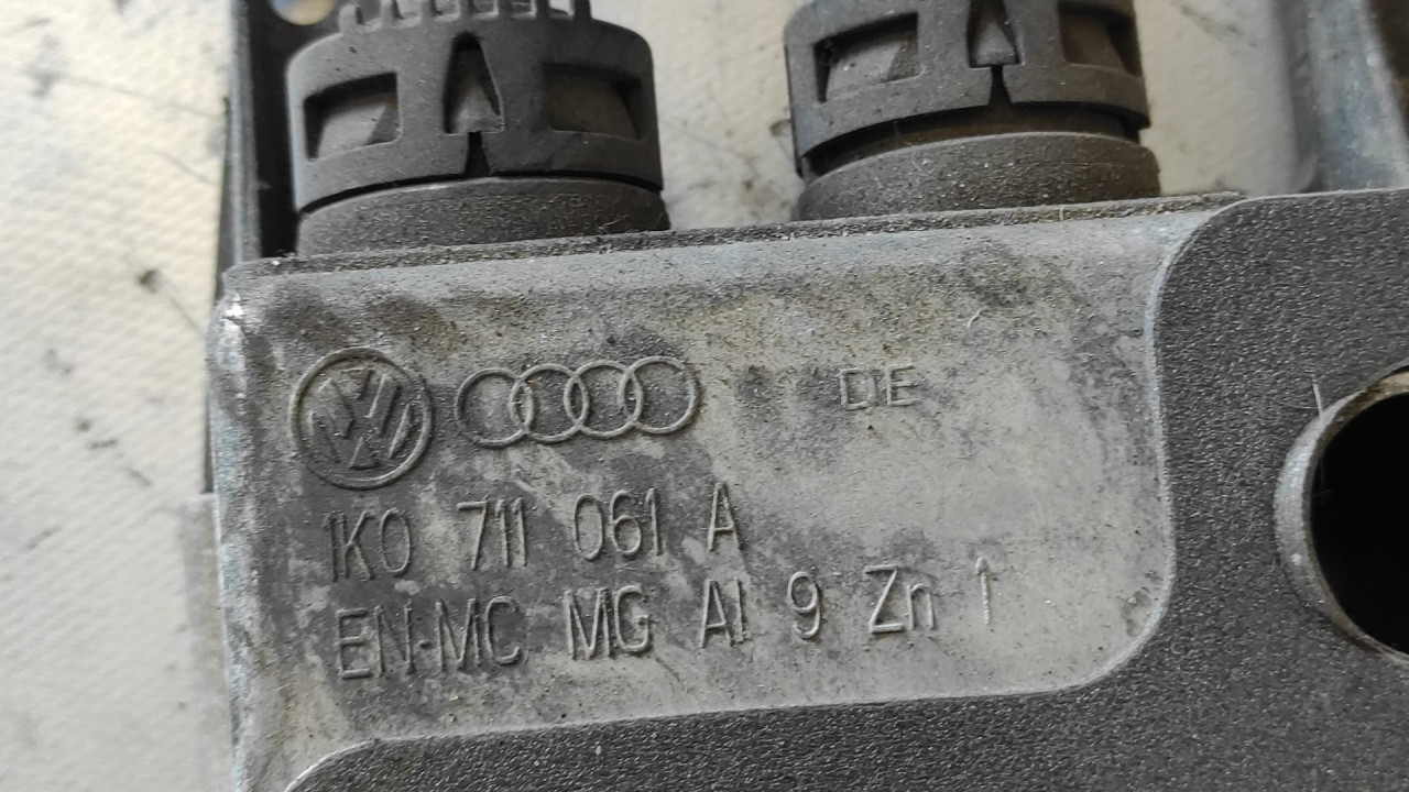 DIJELOVI SALTEBLA VW TOURAN > 03-06 1K0711061A