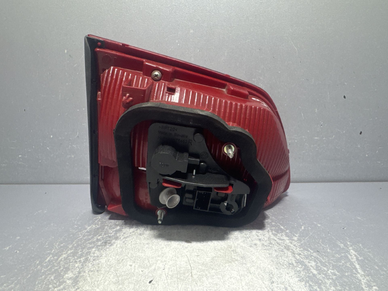 DIJELOVI STOP SVJETLO VW TOURAN > 10-15 1T0945094