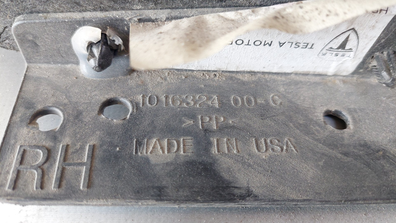 UNUTRASNJI BLATOBRAN TESLA S MODEL > 12-19 101632400