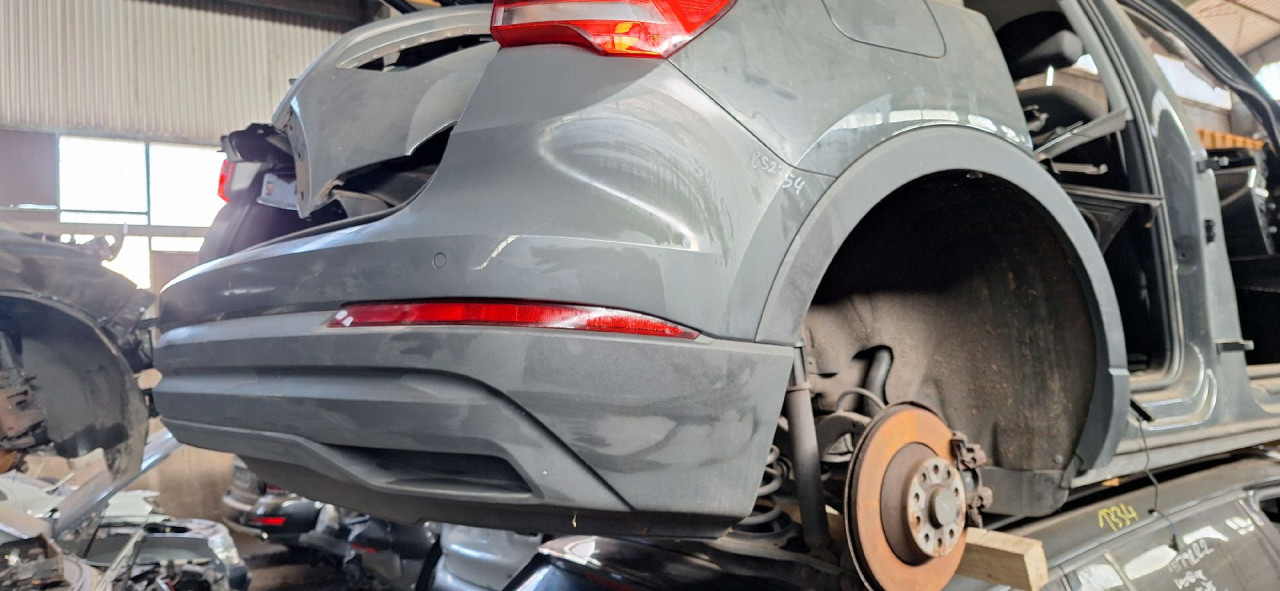 DIJELOVI BRANIK AUDI Q3 > 18- 83A807067AGRU