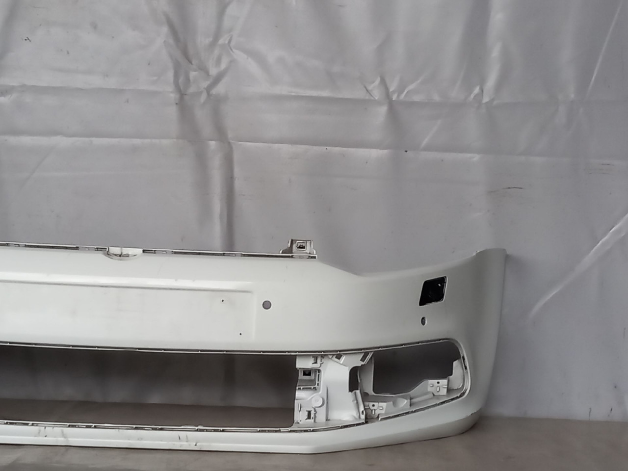 DIJELOVI BRANIK VW POLO > 14-17 6C0807221