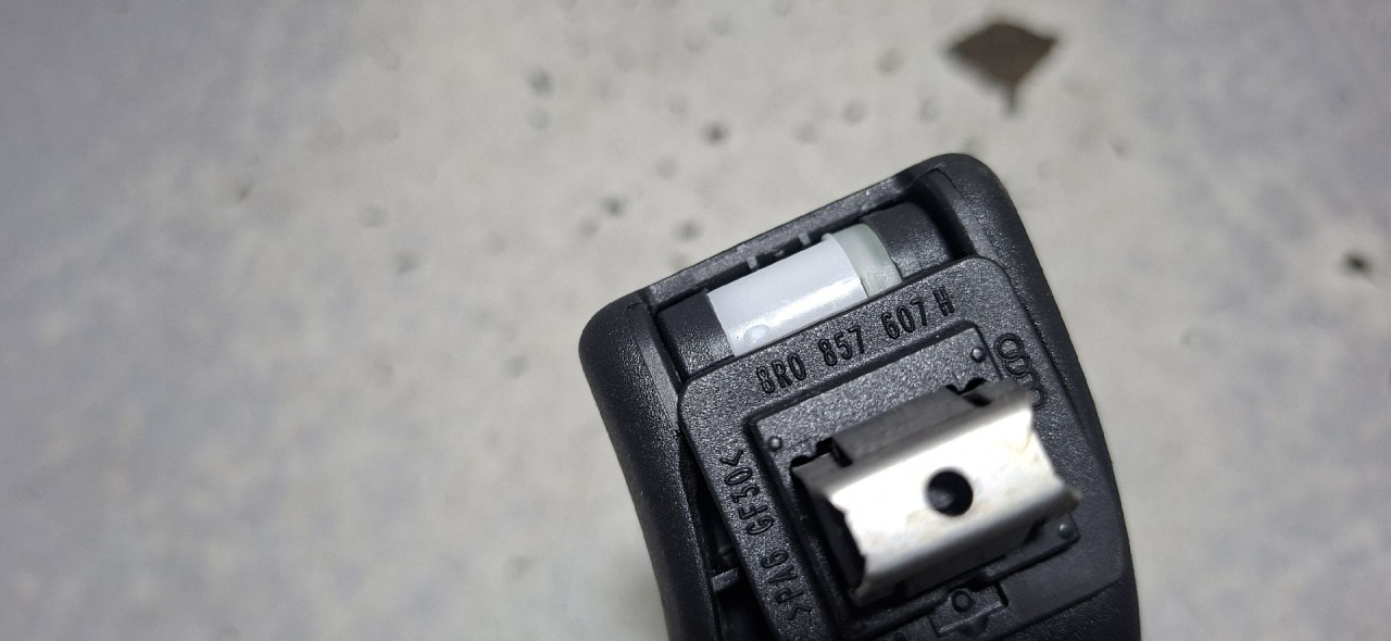 DIJELOVI KROVNA RUCKA AUDI Q5 (FY) > 17 - 20  3.0 8R0857607H