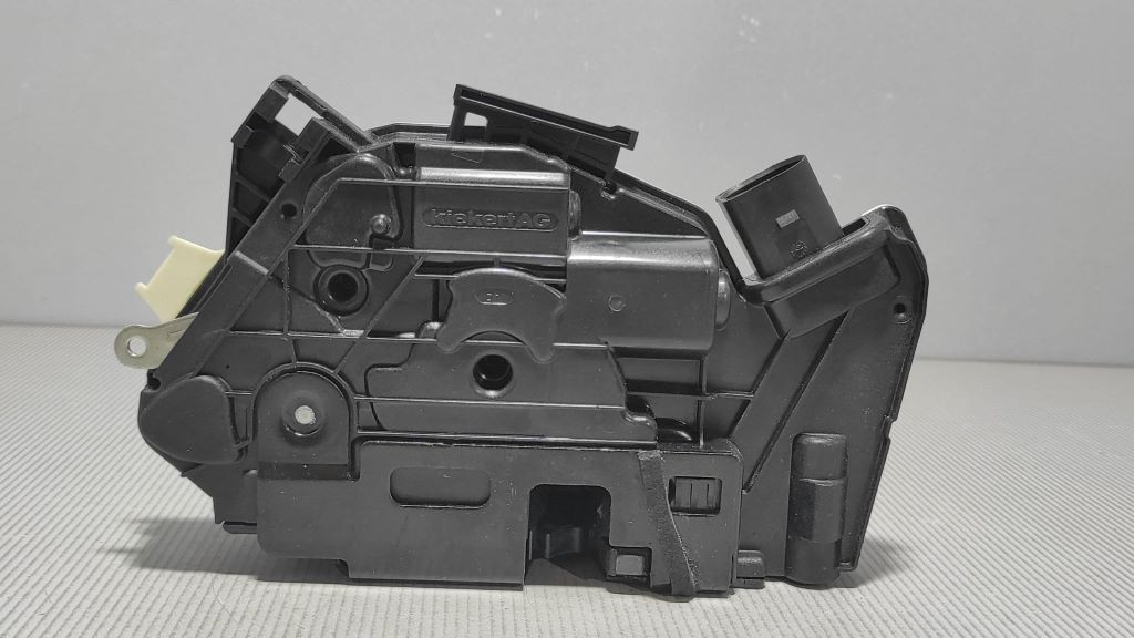 DIJELOVI BRAVA VRATA AUDI A1 > 10-14 5N1837016C